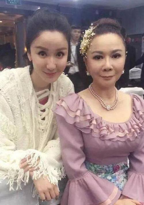 张萌整容前后照片(张萌整容记对比照) 张萌整容前后照片(张萌整容记对比照)