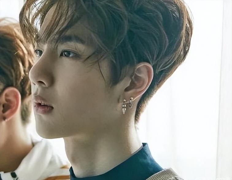 王一博父母是干什么的（揭秘演员王一博的家庭背景）