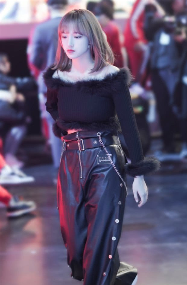 程潇的胸也太大了吗（巨胸程潇的图片资料介绍）