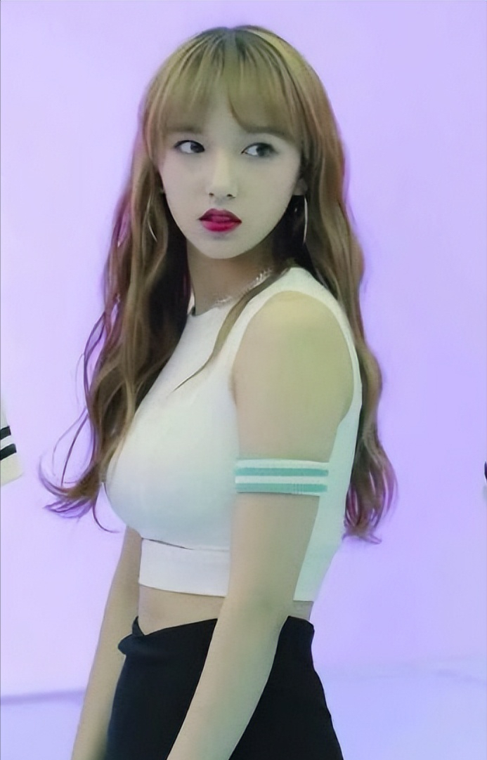 程潇的胸也太大了吗（巨胸程潇的图片资料介绍）