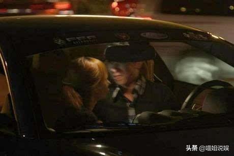 顾长卫带不知名女人在小巷子车震 