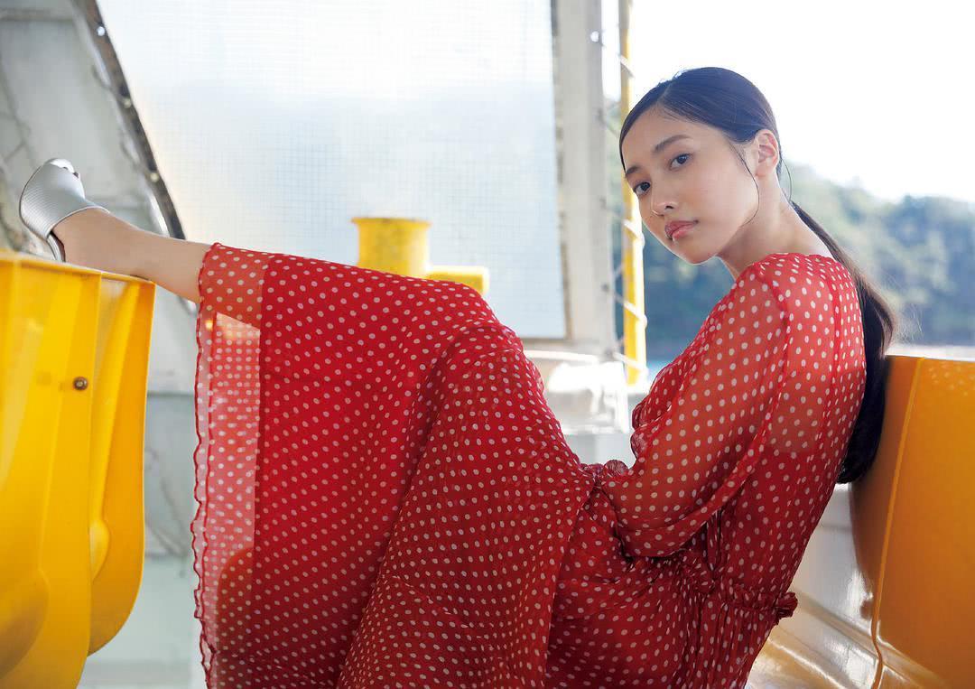 佐野日向子个人资料写真作品