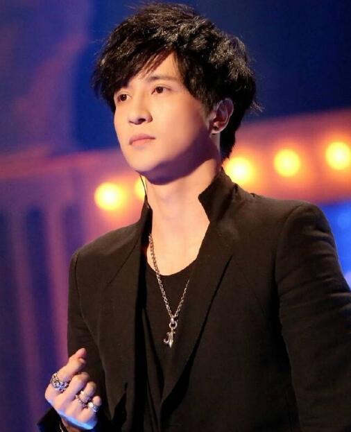 薛之谦摔话筒事件是第几期?薛之谦现在怎么样了本文共(854字) 薛之谦摔话筒事件是第几期?薛之谦现在怎么样了本文共(854字)