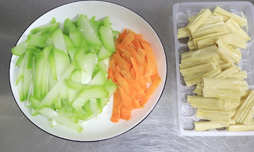 腐竹怎么做好吃？家常快手菜五分钟就搞定