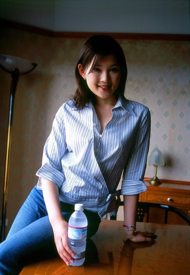 渡濑晶个人资料写真作品