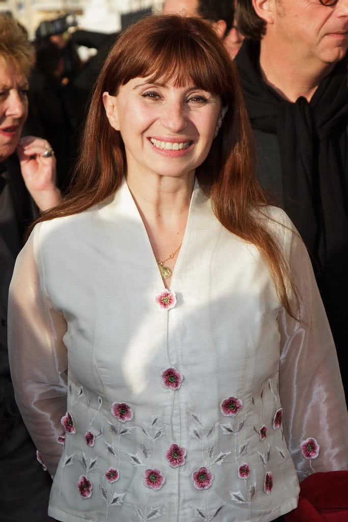 阿丽亚娜·阿斯卡里德个人资料写真作品