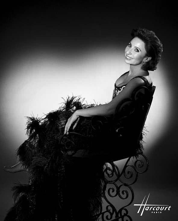 阿丽亚娜·阿斯卡里德个人资料写真作品