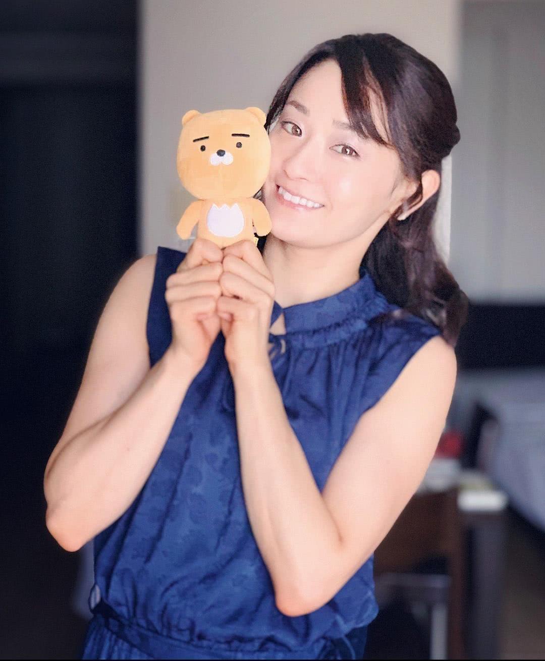 吉川麻美个人资料写真作品