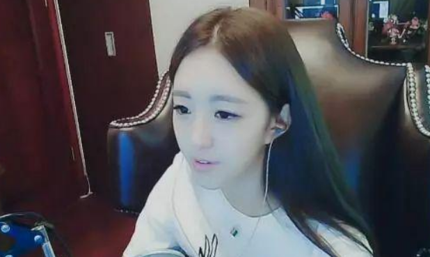 小小呵年龄资料简介 神豪刷千万追求不成爆料拉其下水 