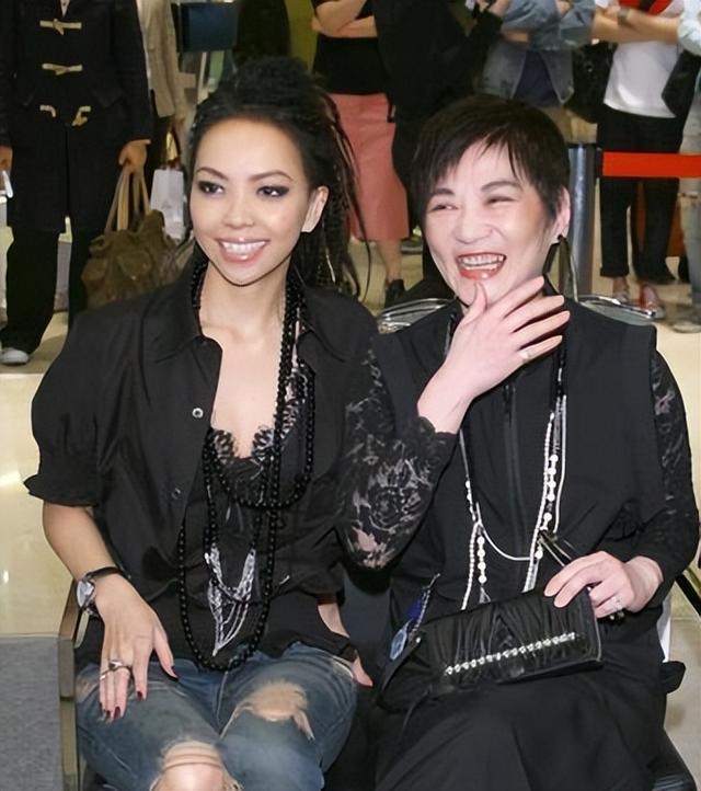 洗米华被批捕的原因是什么(那些艳惊四座玉兰油女孩现状如何)(46)