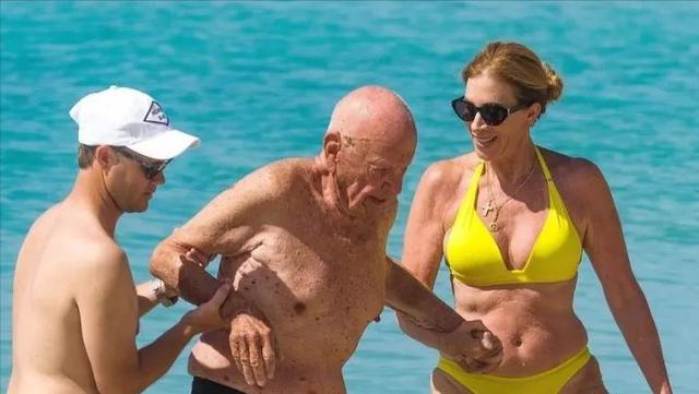 默多克为什么迷着邓文迪(默多克不守男德)(3)