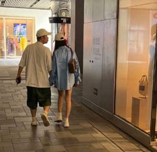 ​网友三里屯偶遇杜海涛沈梦辰 两人十指紧扣逛街画面高甜
