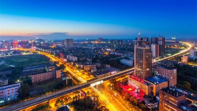 写给一座城市的情诗(一座城市一首诗词)(9)