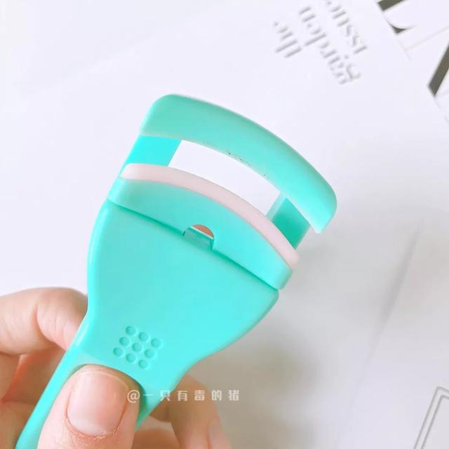 网红加长浓密睫毛膏（护士长测评站8款网红睫毛夹大pk）(36)