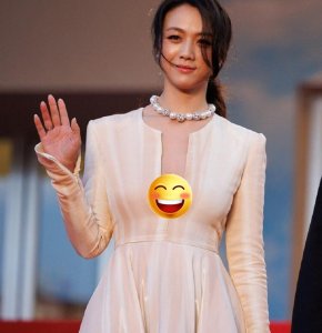 ​明星们走红毯的礼服有多敢穿（腋下有汗渍礼服穿反）