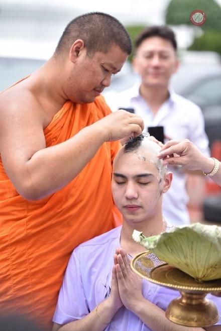泰国十大天然男星(他泰男星出家照)(18)