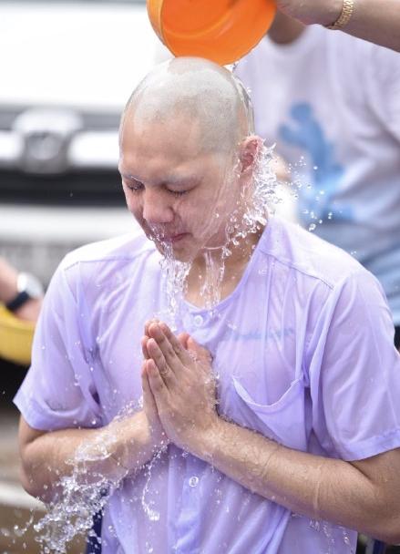 泰国十大天然男星(他泰男星出家照)(19)