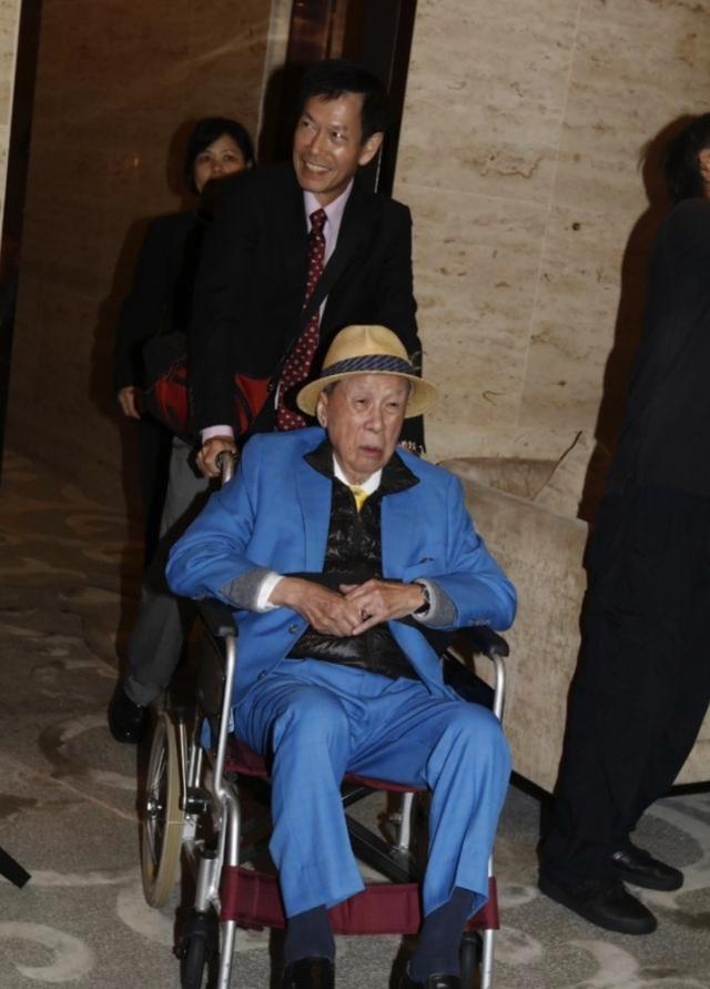 陈百强墓地下葬（陈百强95岁父亲陈鹏飞将举办土葬仪式）(4)