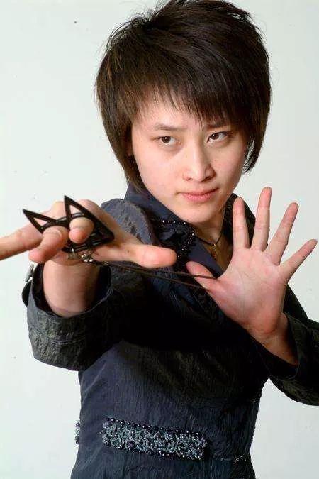 经典动作打星(那些曾为我们带来欢乐的女打星们)(44)