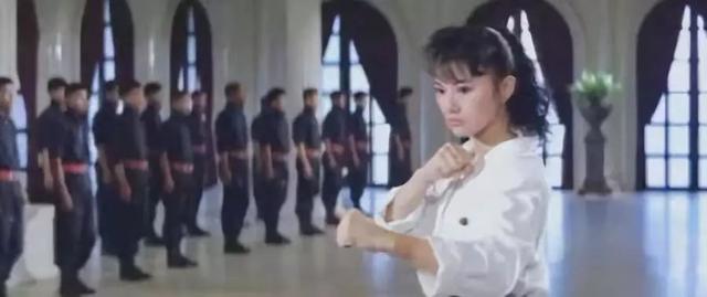 经典动作打星(那些曾为我们带来欢乐的女打星们)(24)