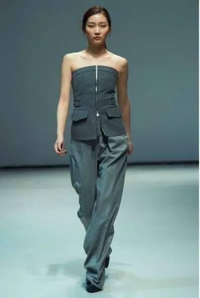 韩国新火的服装品牌(品牌首尔时装周那么潮)(50)