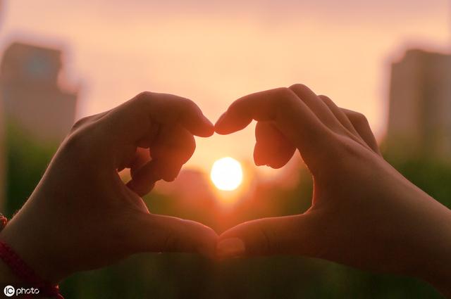 男生做什么举动代表喜欢你(男生如果采用这些行为)(17)