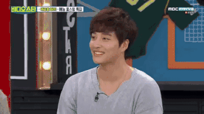 韩国女团成员未跪被骂(女团成员用衣遮腿被骂)(15)