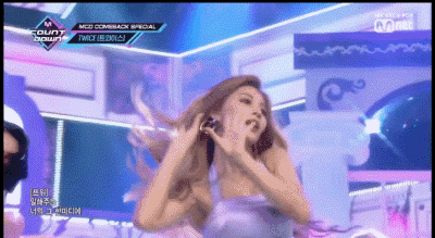 韩国女团成员未跪被骂(女团成员用衣遮腿被骂)(32)