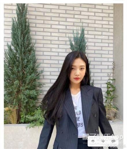 韩国女团成员未跪被骂(女团成员用衣遮腿被骂)(26)