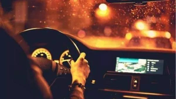 开车新手必看100个技巧(新手必学开车小技巧)(6)