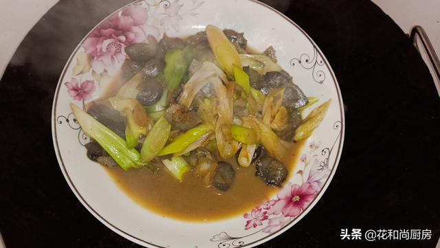 葱烧海参的最正宗做法(葱烧海参为家人做一次吧)(6)