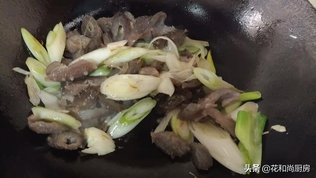 葱烧海参的最正宗做法(葱烧海参为家人做一次吧)(4)