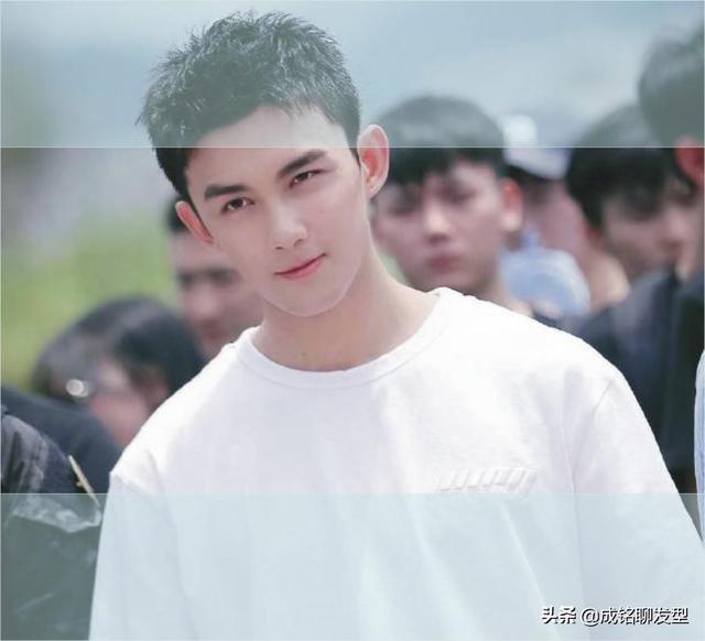 夏天好看又精神的短发男生(8款最适合夏季的男生短发)(1)