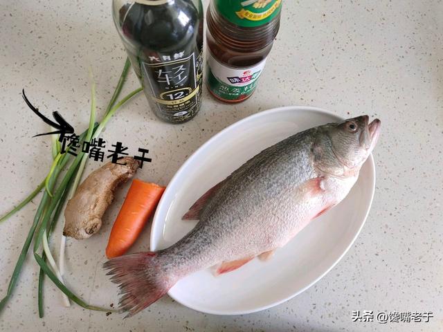 清蒸鲈鱼最正确方法(清蒸鲈鱼时别直接上锅蒸)(4)