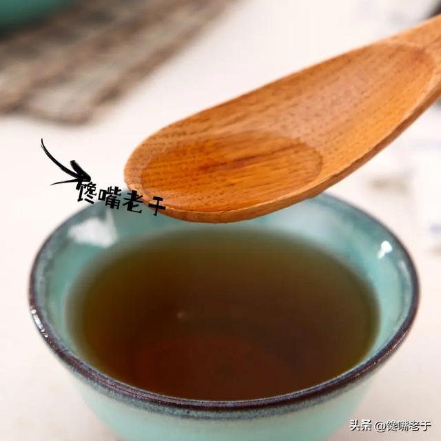 清蒸鲈鱼最正确方法(清蒸鲈鱼时别直接上锅蒸)(8)