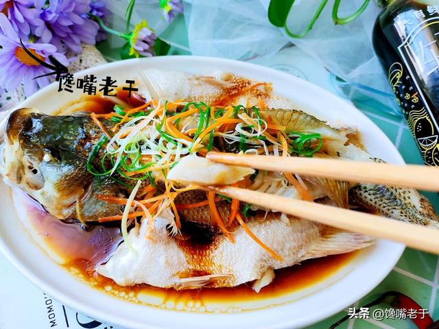 清蒸鲈鱼最正确方法(清蒸鲈鱼时别直接上锅蒸)(14)