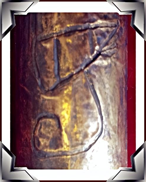 三星堆金器的来历(三星堆金器是将金片置于平面凹模上压制再剪切制成)(2)