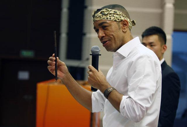 美国总统奥巴马弟弟现在怎么样了(奥巴马的弟弟马克)(2)