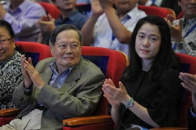 翁帆和杨振宁结婚的真正原因（杨振宁娶小54岁的翁帆）(6)