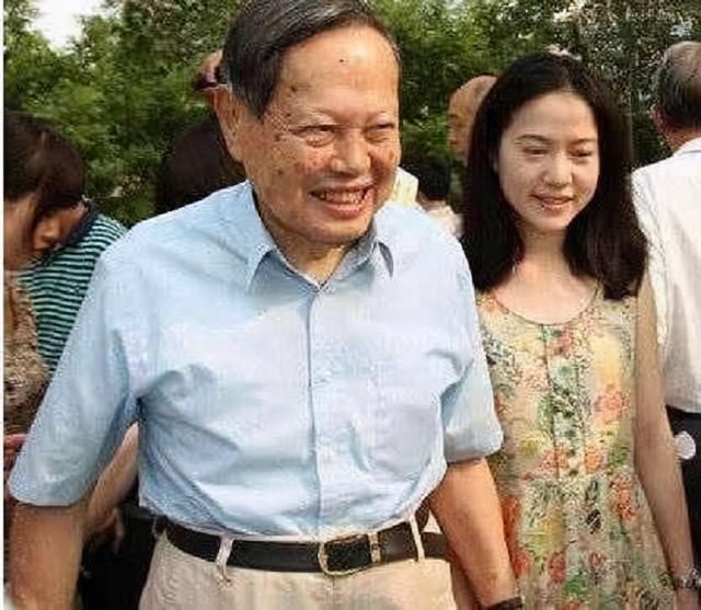 翁帆和杨振宁结婚的真正原因（杨振宁娶小54岁的翁帆）(8)