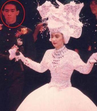 应采儿陈小春第二次结婚照(应采儿和陈小春的婚前往事)(3)