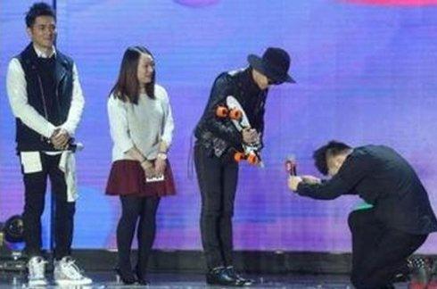 吴昕把钟汉良送的礼物卖掉了（吴昕贱卖钟汉良礼物算什么）(19)