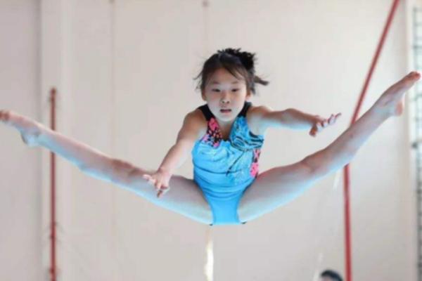 体操女运动员程菲现状(体操女皇程菲17岁破世界纪录)(5)