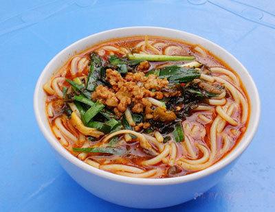 砂锅米线详细的做法与配方(砂锅米线的做法)(2)