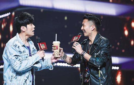 周杰伦谈谢霆锋时代（谢霆锋说我红的时候杰伦还没出道）(2)