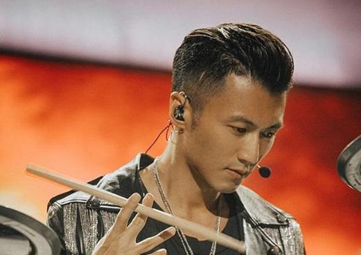 周杰伦谈谢霆锋时代（谢霆锋说我红的时候杰伦还没出道）(3)