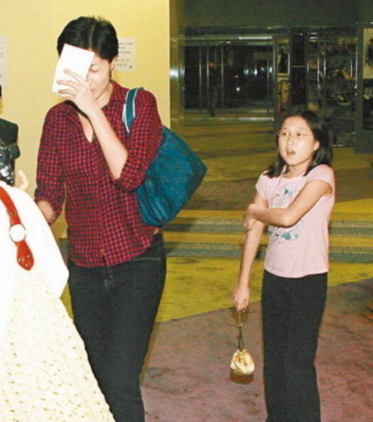 吴绮莉发文痛骂成龙（网传成龙给21岁私生女巨额财产）(6)