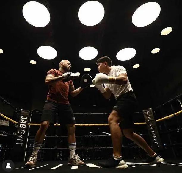 文莱王子与吴尊的关系(文莱王子颜值不输吴尊)(23)