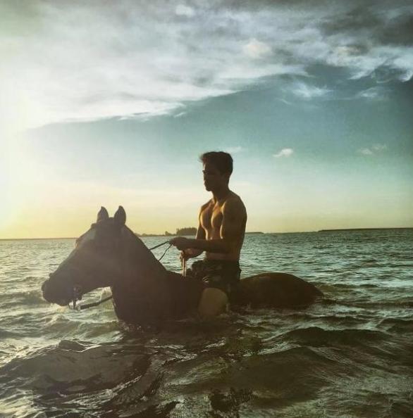 文莱王子与吴尊的关系(文莱王子颜值不输吴尊)(22)