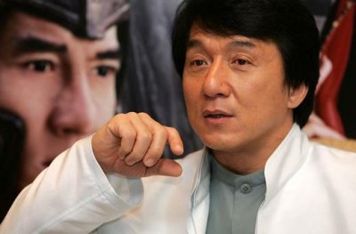 ​成龙年轻跟房祖名对比（声称要裸捐20亿的成龙突然反悔）